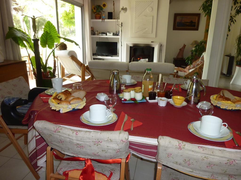 La Genestiere Bed & Breakfast Clermont-lʼHérault Екстериор снимка